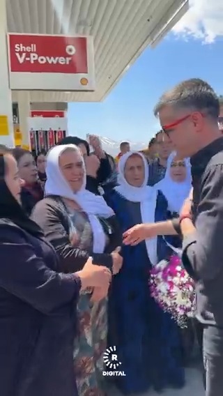 #VİDE0- 15 yaşında girdiği cezaevinden 31 yılın ardından 46 yaşında tahliye edilen siyasi tutuklu Yasin Dere, memleketi Hakkari'nin Yüksekova ilçesinde karşılandı 📹Bilal Tinar