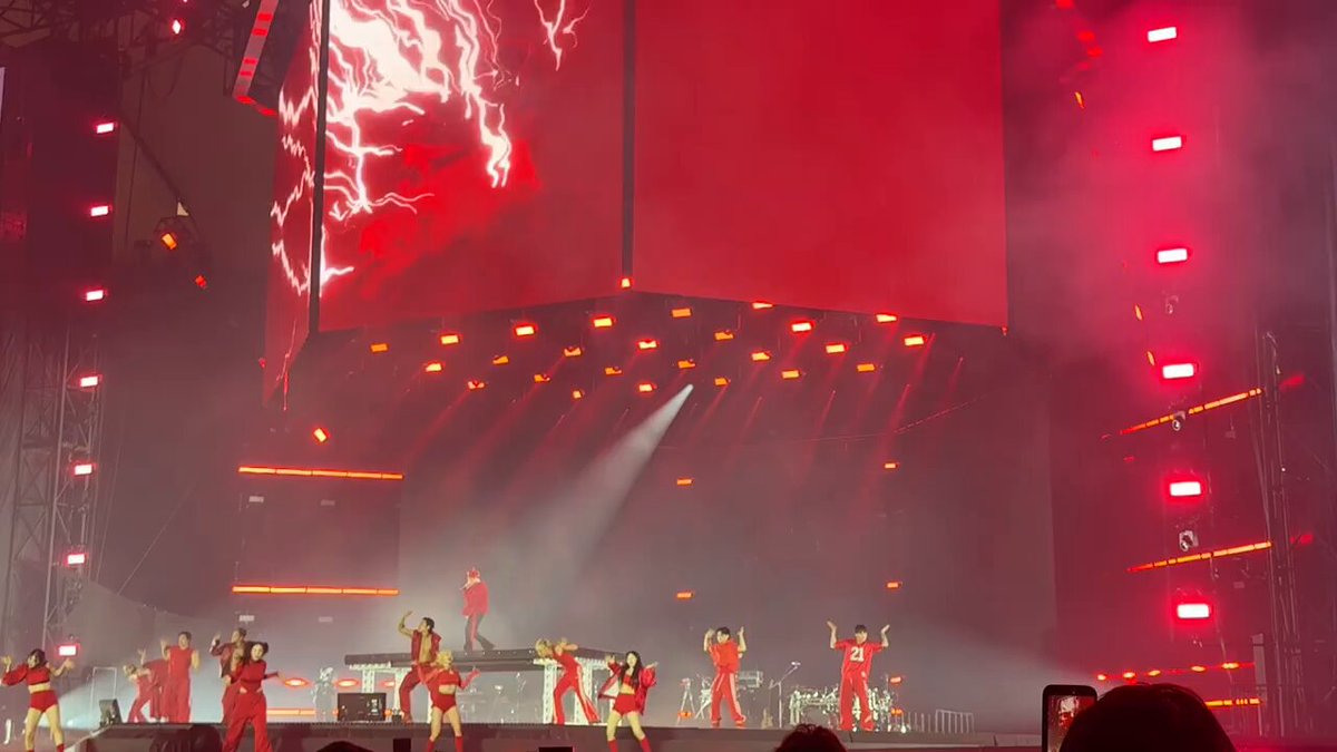 POWER is really THAT SONG! #GDRAGON #GD #지드래곤 #지디 #ÜbermenschInTokyo_Day1
