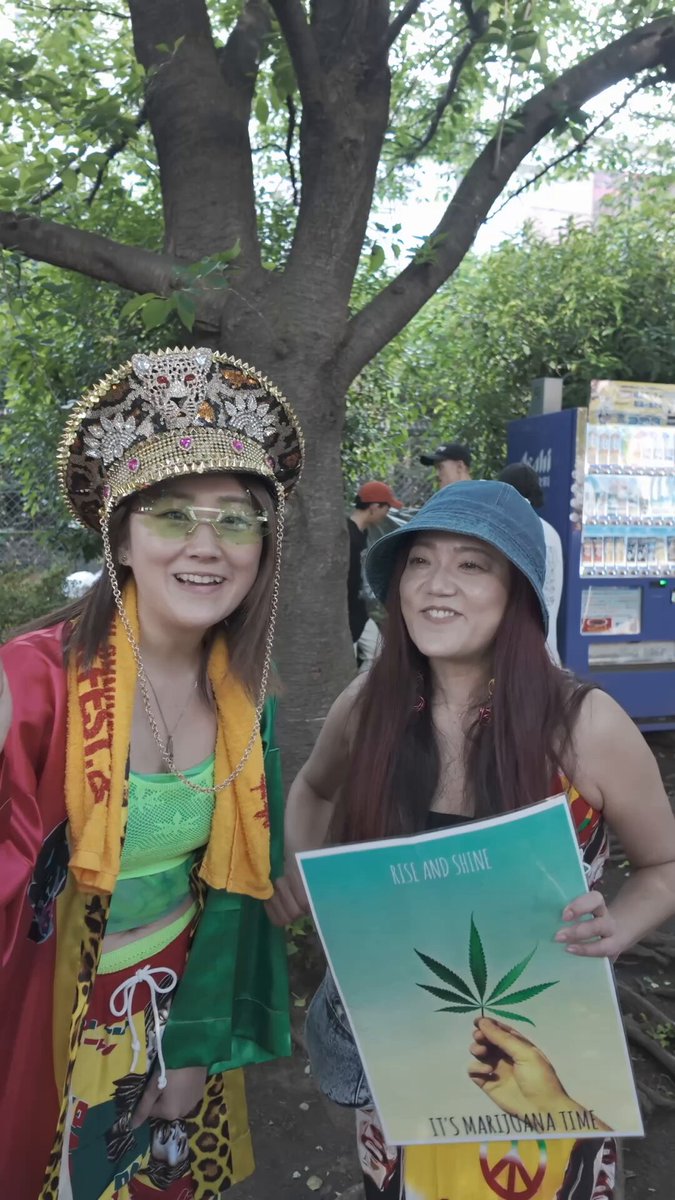 マリファナマーチ東京2025 たくさんのありがとう💚 今年も多くの仲間のおかげで、マーチは大成功でした！ マーチに参加してくれた皆さん、デザイン、DJ、PA、デコレーション、公園の見守り、ゴミ拾い、設営、撤収など様々な形で支えてくれて本当にありがとうございました✨ 皆さんからの、たくさんのご支援に心から感謝します💚 特に、当日最後尾でずっとゴミ拾いをしてくれたお二人を探しています‼️ 沿道の外国人がその姿に感動して震えていました🙏 このポストを見たら、ぜひDMください。 🌱 来年も一緒に🌱 マリファナマーチは、参加者が主役の市民運動です。 音楽、デザイン、運転など、どんな小さな協力でも大歓迎です。ボランティアスタッフを募集中‼️ 「こんなことをしてみたい」などのアイデアやお問い合わせはお気軽にDMまで📩 あなたの一歩で、未来が変わります✨ #マリファナマーチ #感謝 #ボランティアスタッフ