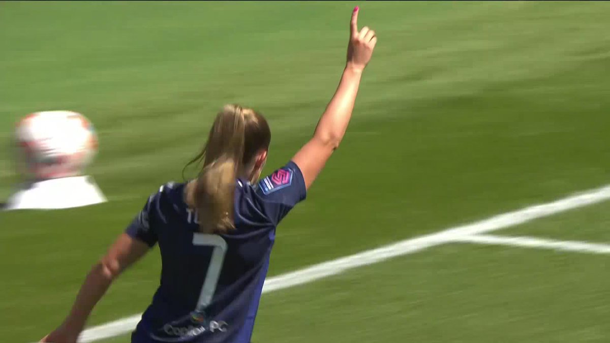 Ella Toone jumps the highest and scores from a corner for Manchester United Women 🫶 #BarclaysWSL