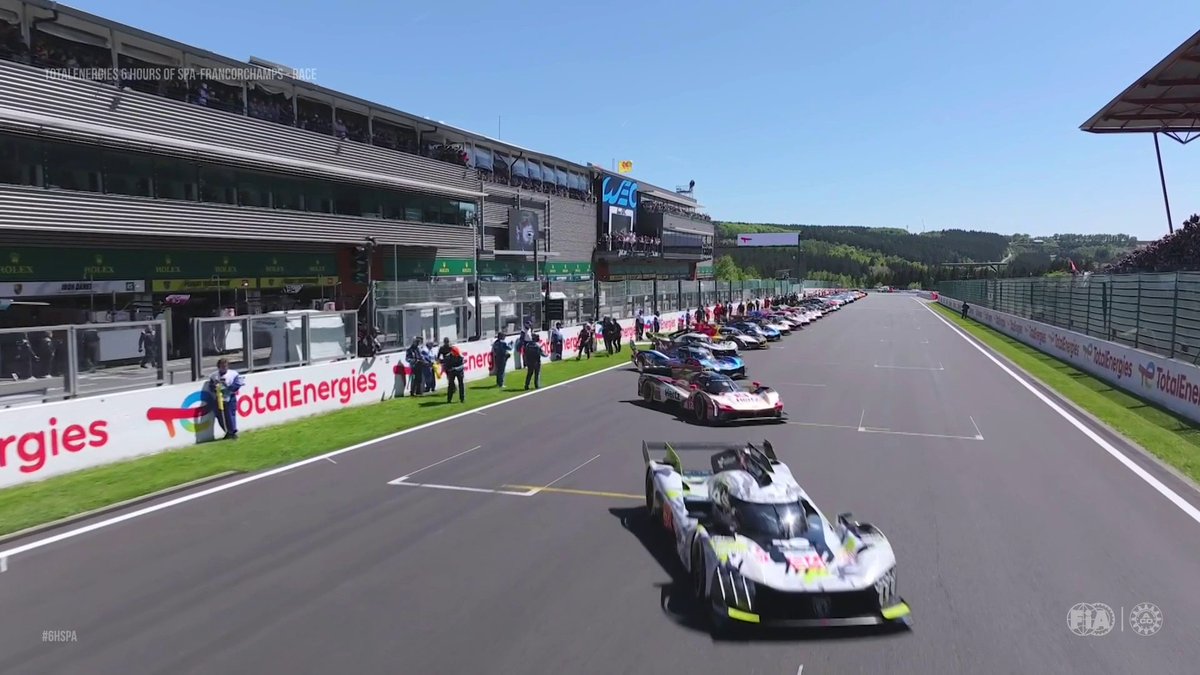 Green flag. Formations laps UNDERWAY 🇧🇪 Watch now on #WEC #6HSpa