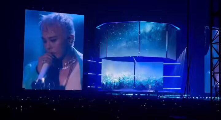 “Untitled, 2014” makes me so emotional! 😭 #GDRAGON #GD #지드래곤 #지디 #ÜbermenschInTokyo_Day1