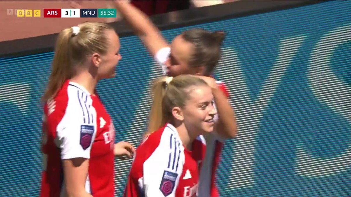 Classy finish from Frida Maanum 😎 Arsenal lead 3-1 and are set to seal second place 💪 #WSL #BBCFootball