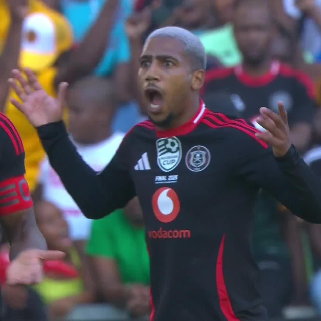 Deano Van Rooyen costs Pirates in the first 10 minutes 🤯❌ 📺 Stream #NedbankCup on DStv: