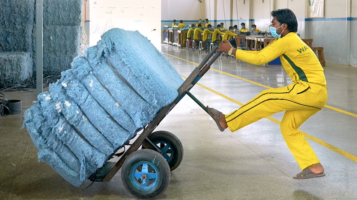 This is how millions of jeans get recycled into new pairs.