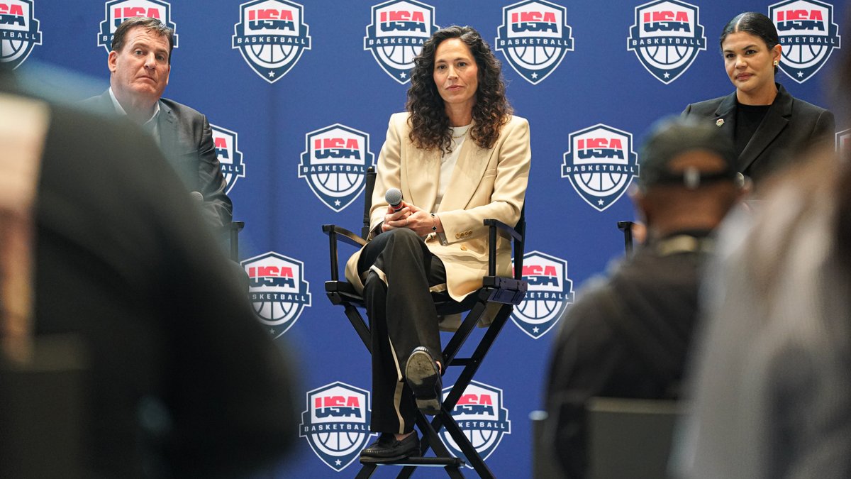 The real work begins ✍️ A day in the city with new 🇺🇸 #USABWNT managing director Sue Bird 📹