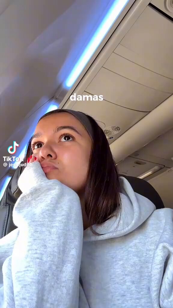 Los dominicanos quieren dejar de aplaudir cuando el avión aterriza pero los pilotos no los dejan 🤣🤣🤣