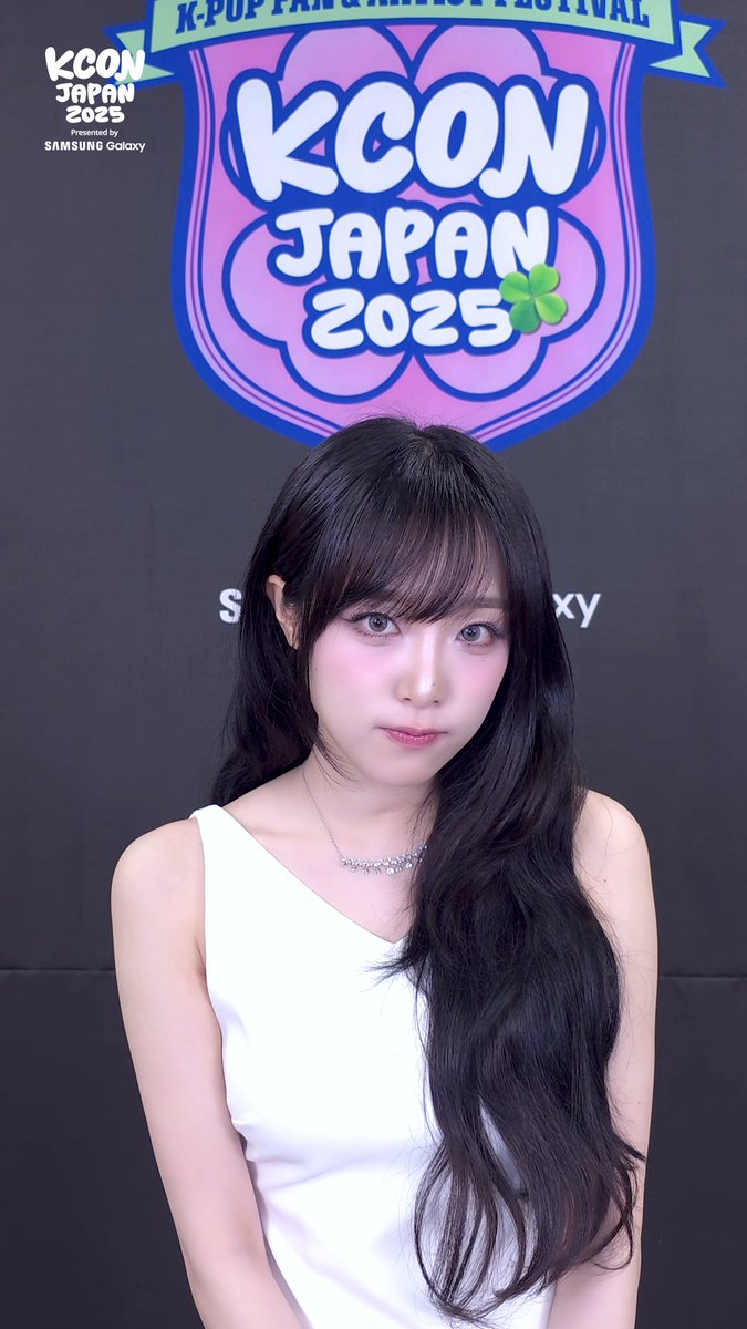 [#KCONJAPAN2025] 🎥 #YENA 최예나 ここで一番かわいいのは誰〜？ 可愛さ爆発、私でした💞 KCONerみんな、心臓大丈夫？😝 #ライブ撮影ならGalaxy - KCON JAPAN 2025 MAY 9-11 Makuhari Messe Let's #KCON