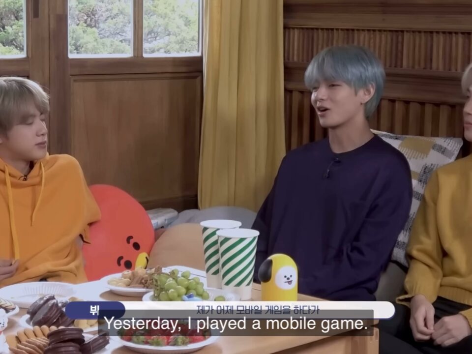 في لقطة غير متوقعة، أثار عضو BTS تايهيونق الجدل بعد تصرف غريب خلال لعبه لإحدى الألعاب الإلكترونية، حيث أرسل رسالة لإحدى المعجبات كتب فيها: “أكره V”، فقط ليختبر ردة فعلها ، رأى مستخدمو الإنترنت أن ما فعله تايهيونق ليس سوى محاولة يائسة لجذب الانتباه
