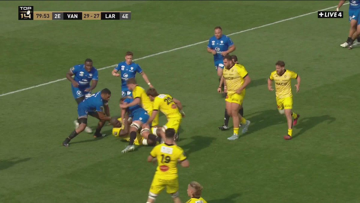 LE DROP DE LA VICTOIRE SIGNÉ HASTOY 🤯 Le demi d'ouverture du Stade Rochelais offre la victoire à son équipe face à Vannes 🙌 #RCVSR