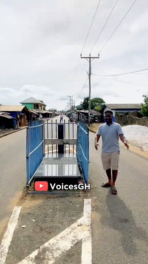 A Ghanaian content creator has uncovered the intriguing story of Captain Richard Williams, whose grave lies in the middle of a road in Half Assini. According to locals, the captain met his demise around 100 years ago when his ship sank, and he was buried in what was then a remote area. As the town developed and roads expanded, the grave remained in place, now surrounded by modern infrastructure. [🎥:VoicesGH/Tiktok]