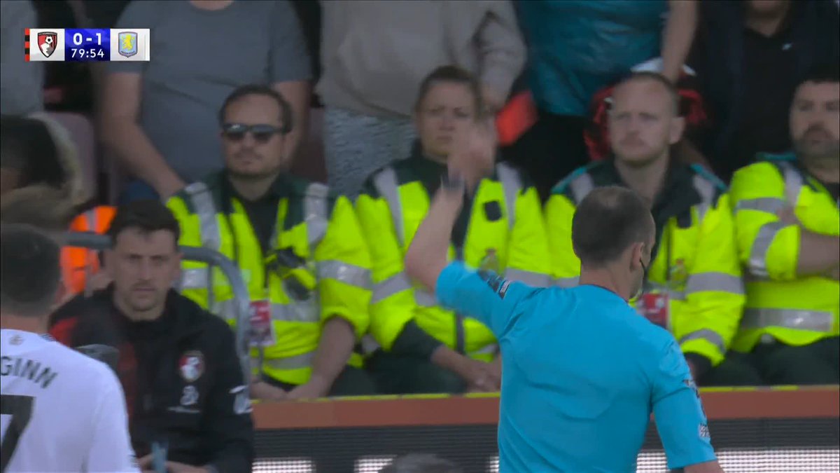 Jacob Ramsey is SENT-OFF for a second yellow! 🟥