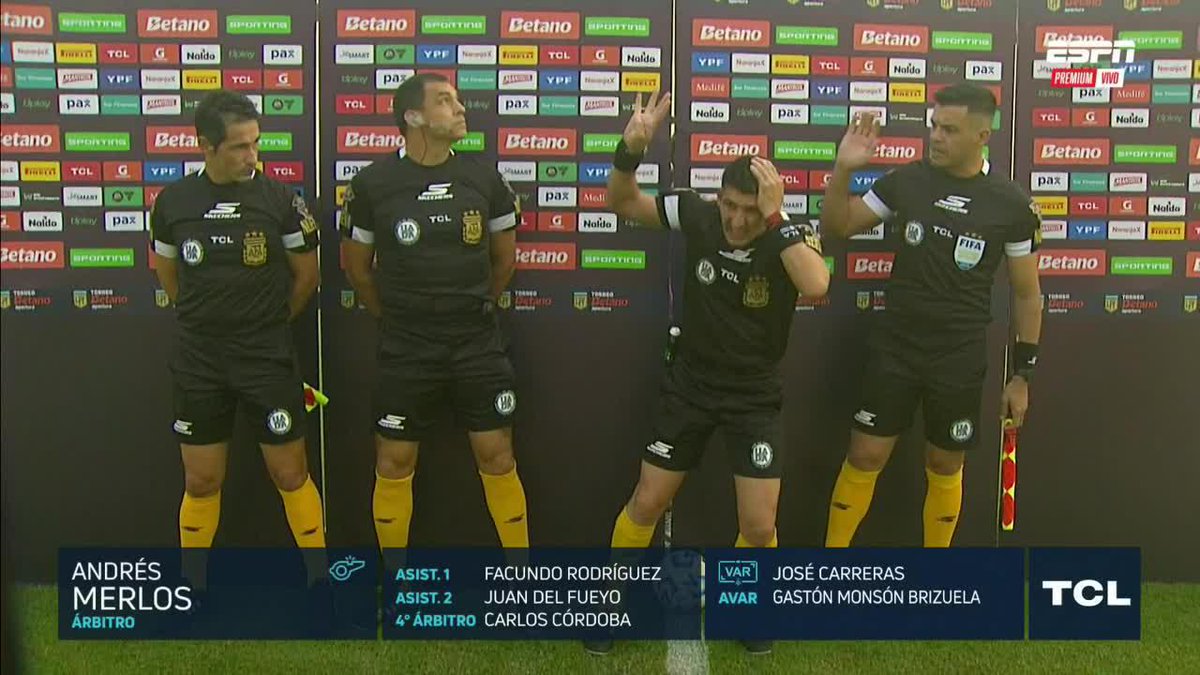 ⚠️🇦🇷 Le CAYÓ ALGO EN LA CABEZA a Merlos durante el recibimiento de Rosario Central.
