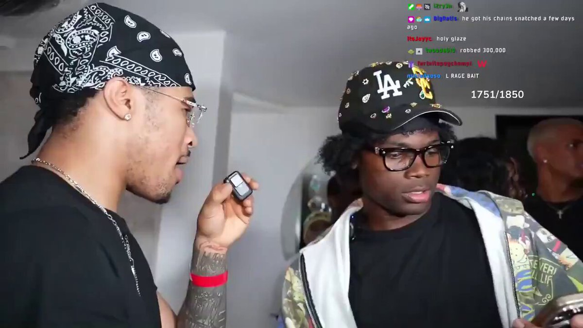 PlaqueBoyMax confronts Kanel and questioned if he was pressed after he did a stream with Jaden Newman and Kanel’s crush Camryn (Zach Lavine’s sister)😮👀