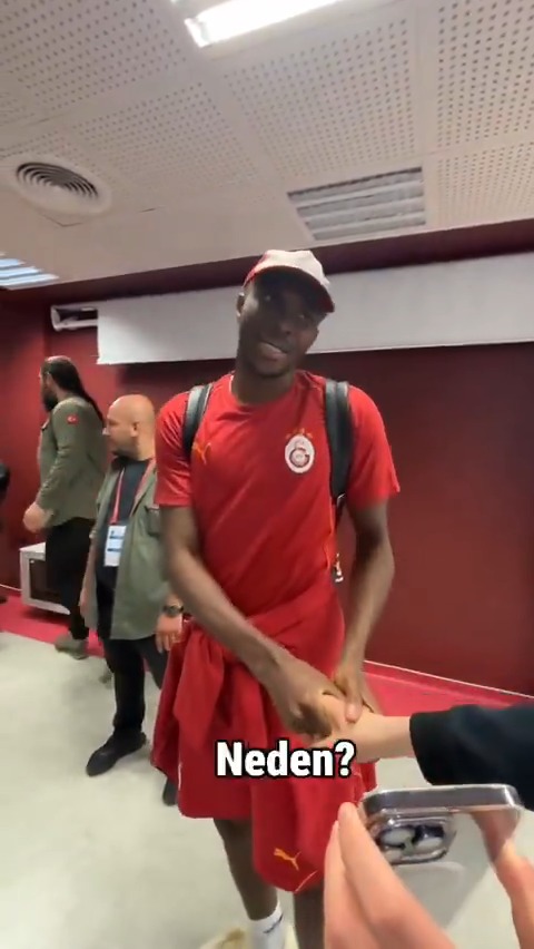 Victor Osimhen'den muhabire: "Neden Galatasaraylı değilsin?"