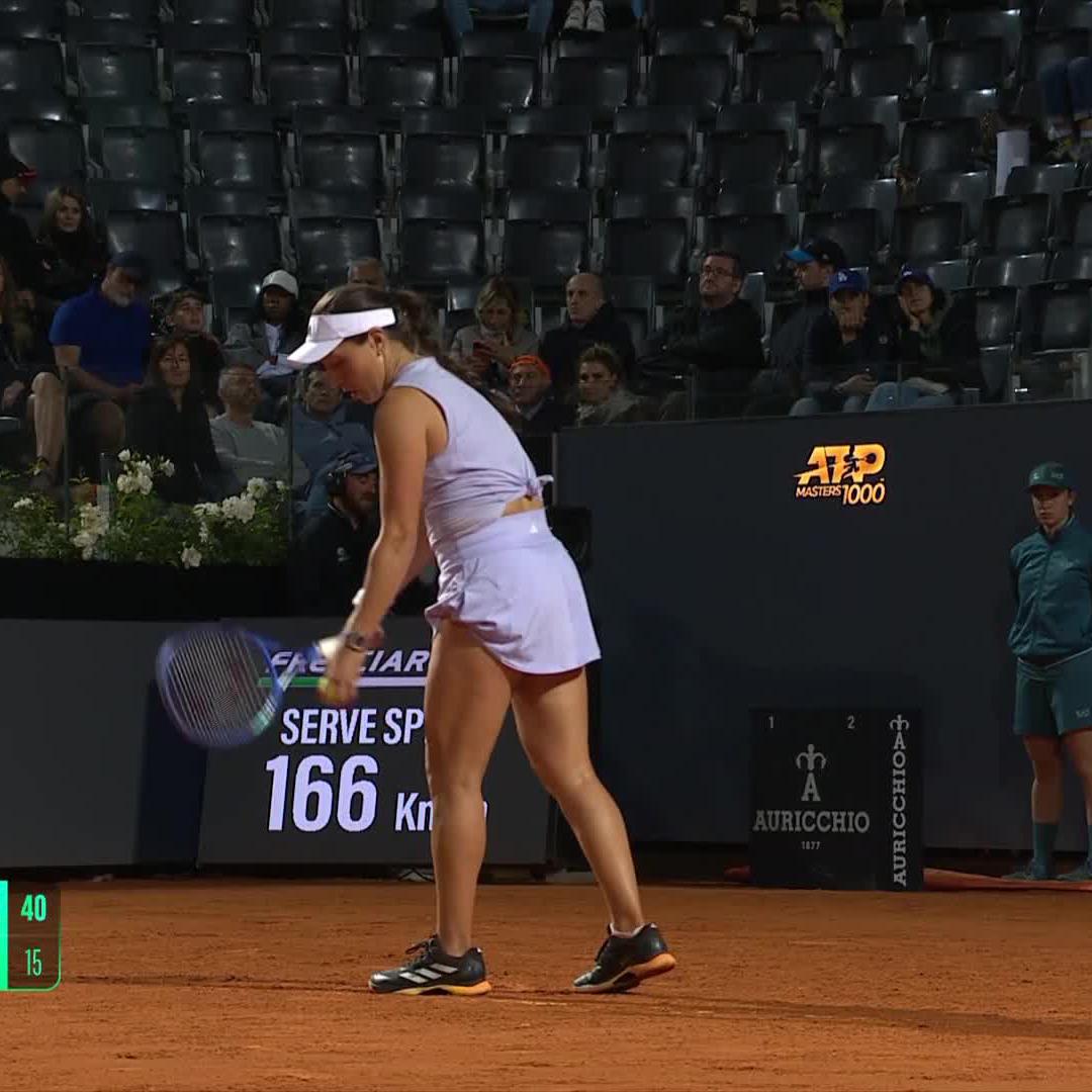 Mertens is making moves! 💥 Elise Mertens takes the opening set against Pegula 7-5! #IBI25