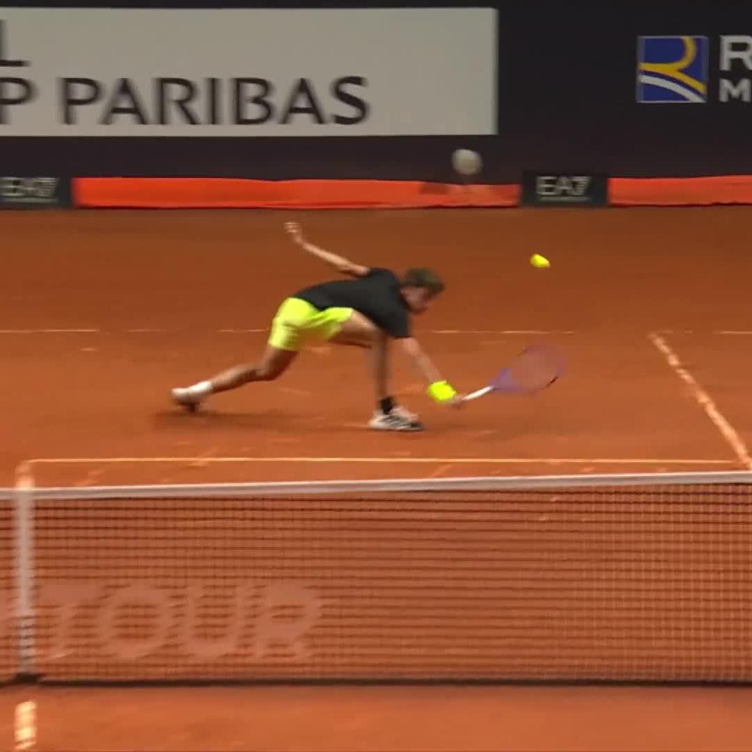 Ridiculous pick-up 😲 Luca Nardi comes out on top after a fun rally! #IBI25