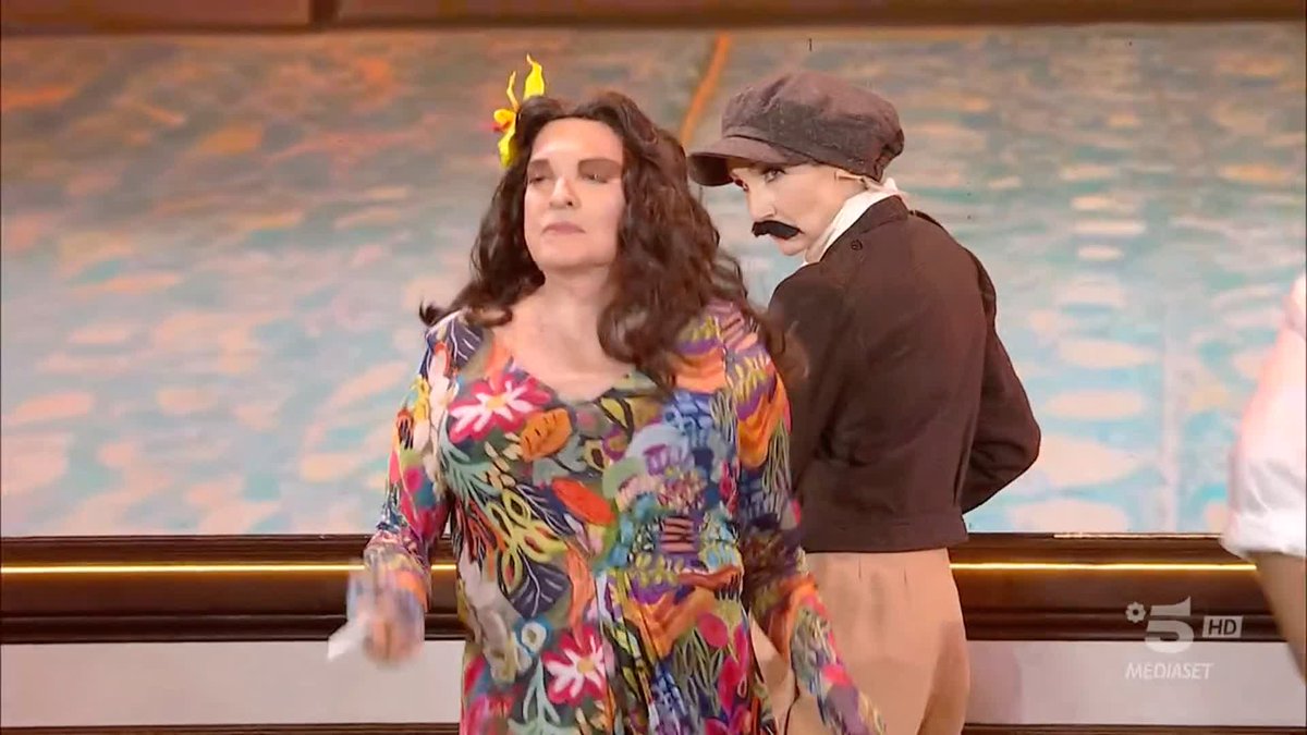 Atmosfera caliente per questo Guanto Prof: Lorella e Cristiano on fire! 🔥 #Amici24