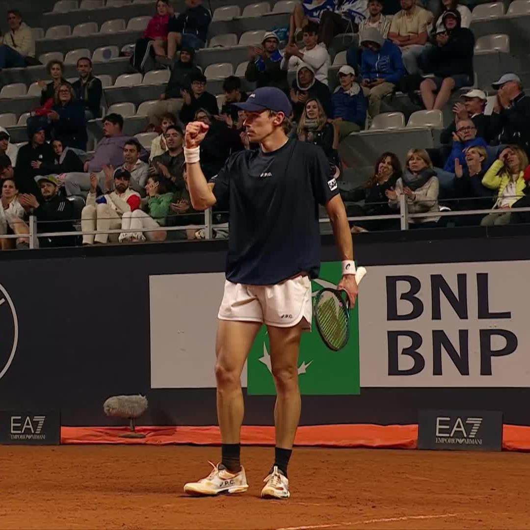 Perfect pirouette volley 👏 alex de minaur with a skyhook winner 🔥 #IBI25