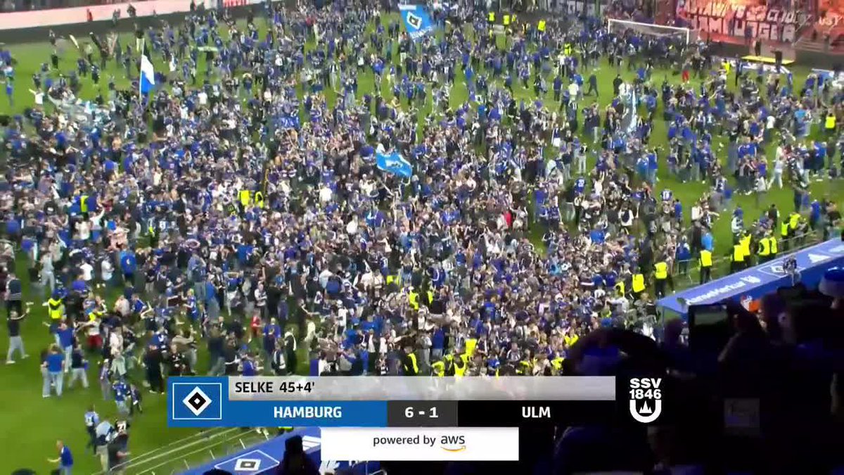 OFICIAL: El Hamburg GOLEA ante los 57.000 fans que han ido al estadio, y confirma que VUELVE a la Bundesliga. Tras 2555 días de travesía por el desierto son otra vez equipo de PRIMERA división. El Dinosaurio está de vuelta. ¡Vamos!