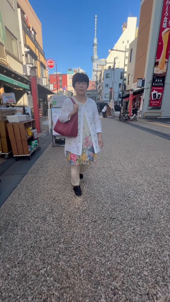 浅草で変なおばさんに乞食してみたら、ファミレスでたらふく飯食わせてもらえたww
