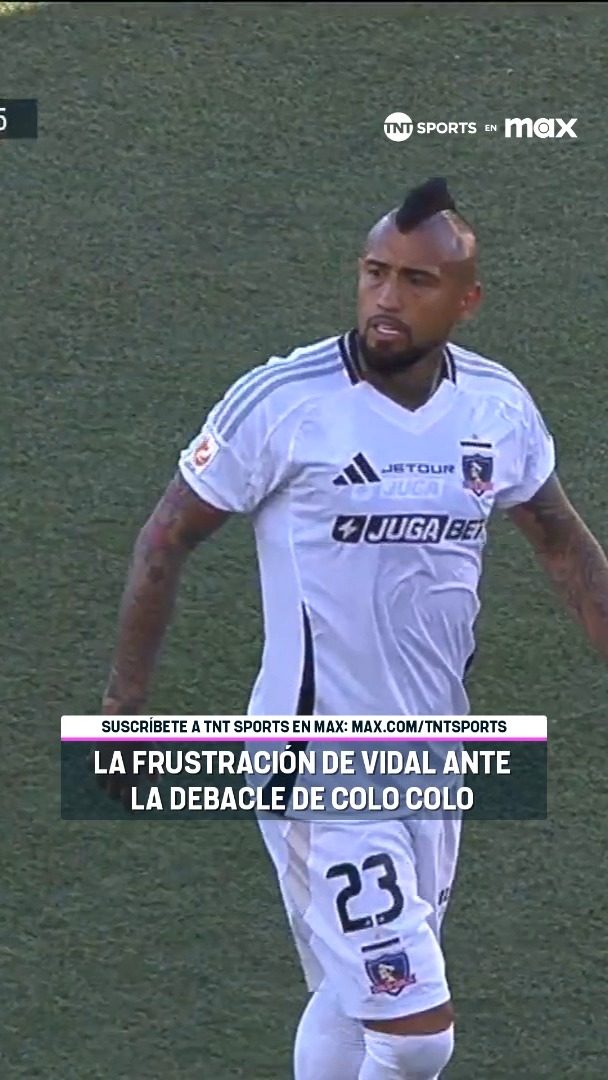 😠🏆🏁 EL REY NO LO PASA BIEN Arturo Vidal demostró toda su frustración por el mal momento de #ColoColo, con esta dura infracción ante Deportes Limache en la #CopaChileCocaColaSinAzúcar 2025, donde El King terminó amonestado. Disfruta de lo mejor del fútbol chileno por #TNTSportsenMax 📲💻 Link en la BIO 📍