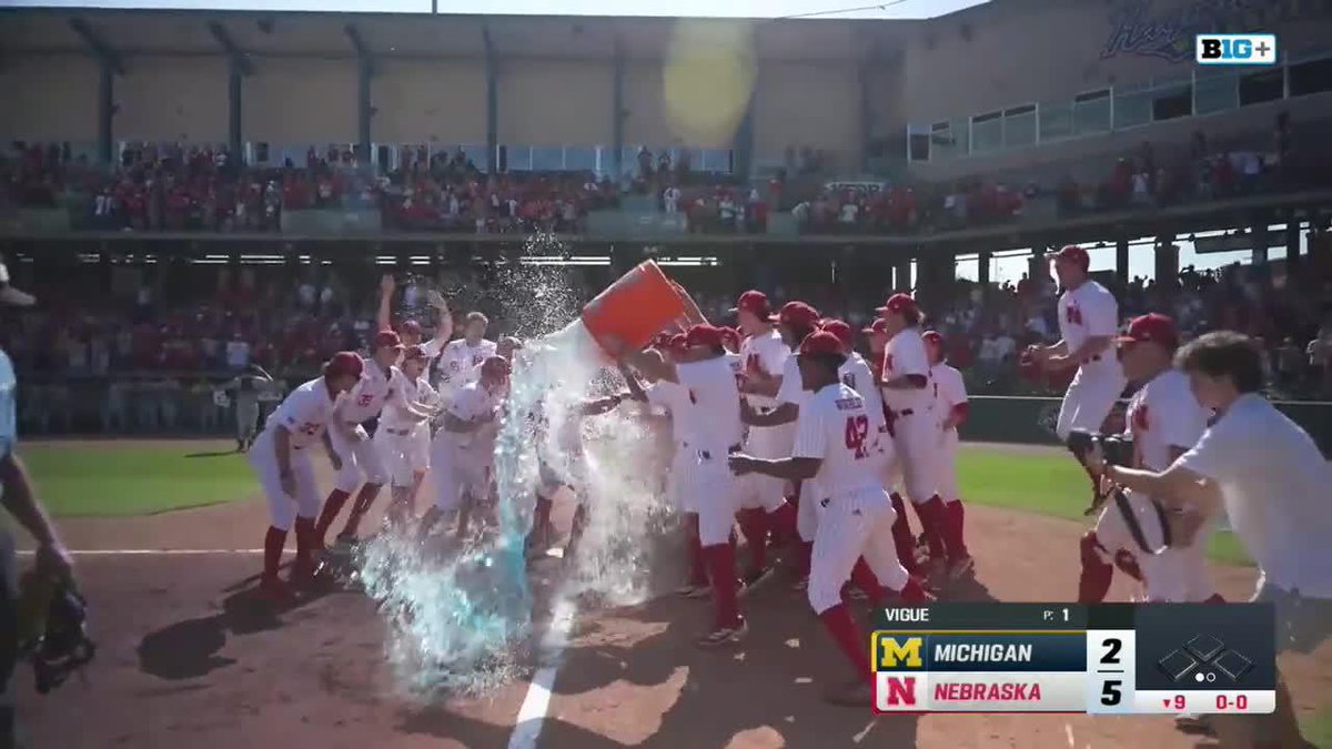 HUSKERS WALK IT OFF ‼️ Case Sanderson gets the job done for Nebraska Baseball with a 3️⃣-run BOMB 💣 #B1GBaseball