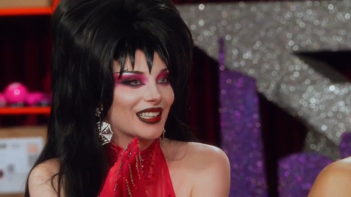 Just when you thought Rupaul’s Drag Race's cinched coffin couldn't get sexier... 👀🔥 #Untucked #AllStars10