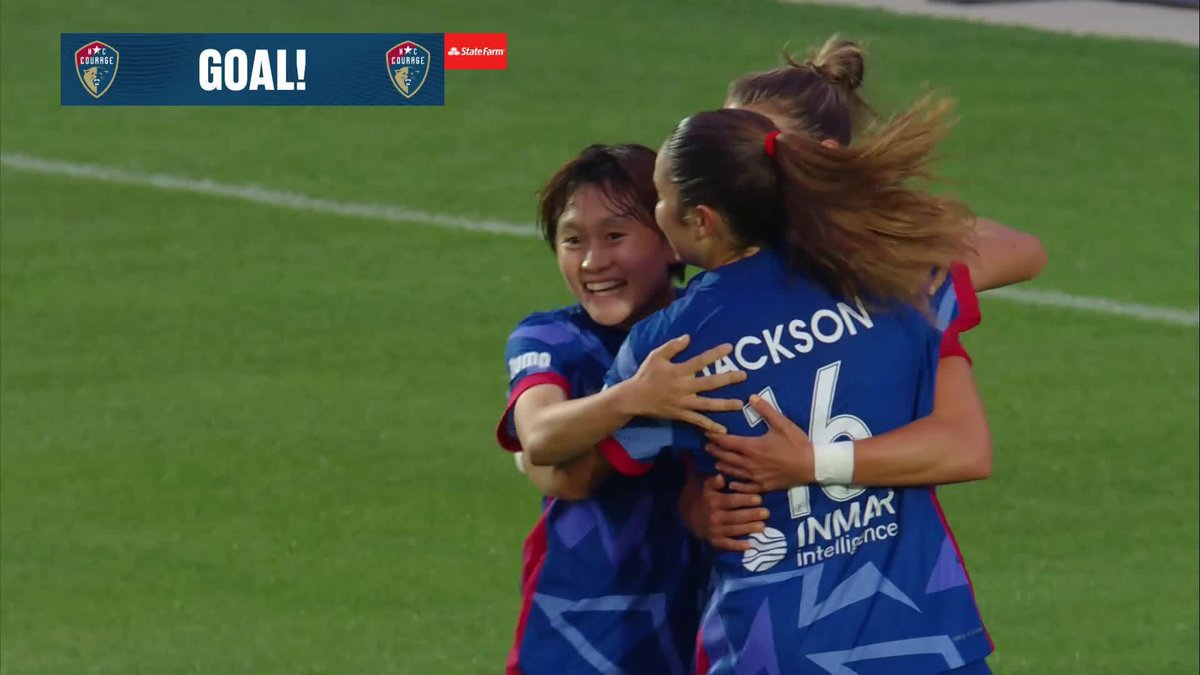 You gotta watch this whole sequence 👏 Feli Rauch rebounds it and scores her first goal of 2025!