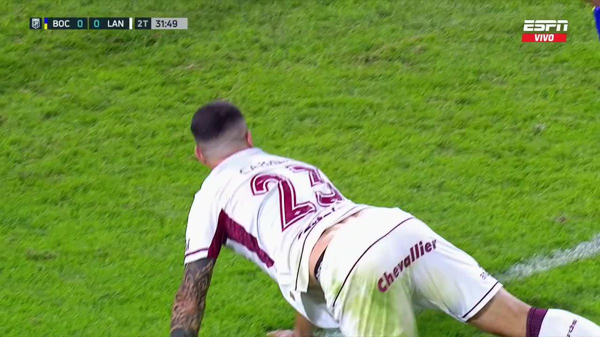 ⚠️Otra vez la (falta de) marca de #Boca en la pelota parada, otra vez casi lo paga carísimo.