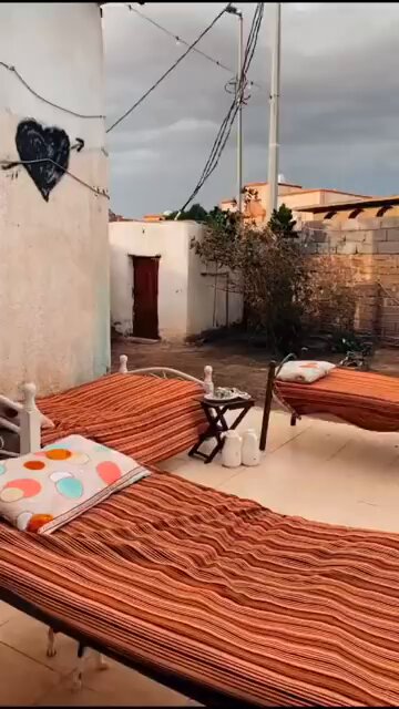 كم اشتقت إلى مدينتي جازان في جنوب السعودية و القعده الجميلة دي في بيتنا ❤️❤️❤️ اعلم كما قيل لي انها تشبه السودان ونفس كل شي في السودان و لذلك احس بكل الشوق الذي في دواخلكم إلى بلدكم ❤️و قريبا تعودوا و هي في امن و امان و اذكركم انها اقرب مما تتخيلون #مدنيء #الطرب_السوداني #sudan_music #الخرطوم #بحري #السعودية #السودان #امدرمان #جيزان