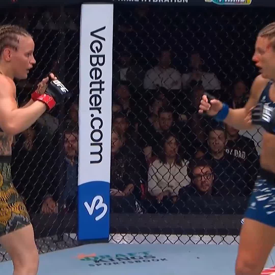 MANON FIOROT 🇫🇷 EST SAUVÉE PAR LE GONG AÏE AÏE LA FIN DU ROUND ..