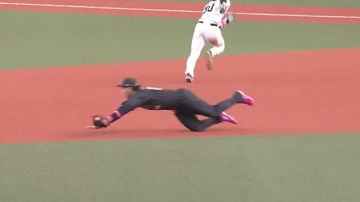 飛び込んですかさず送球‼️ オリックス #紅林弘太郎 選手のファインプレー‼️🙌 #Bs2025 👇ライブ配信はこちら