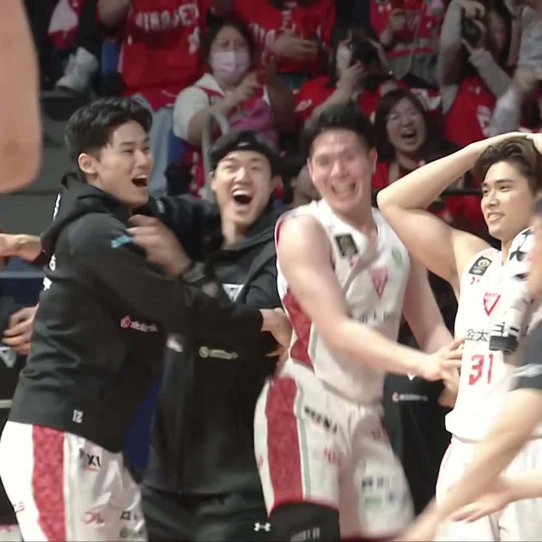 圧巻すぎるパフォーマンスに会場もベンチも騒然...🥶🥶🥶 千葉J#2 富樫 勇樹（PG｜167cm） 10:51 MIN｜16 PTS｜5/5 3FGM Yuki Togashi 富樫勇樹 千葉ジェッツふなばし 🛫PAINT IT JETS✨ #Bリーグ #りそなグループ #Bリーグチャンピオンシップ