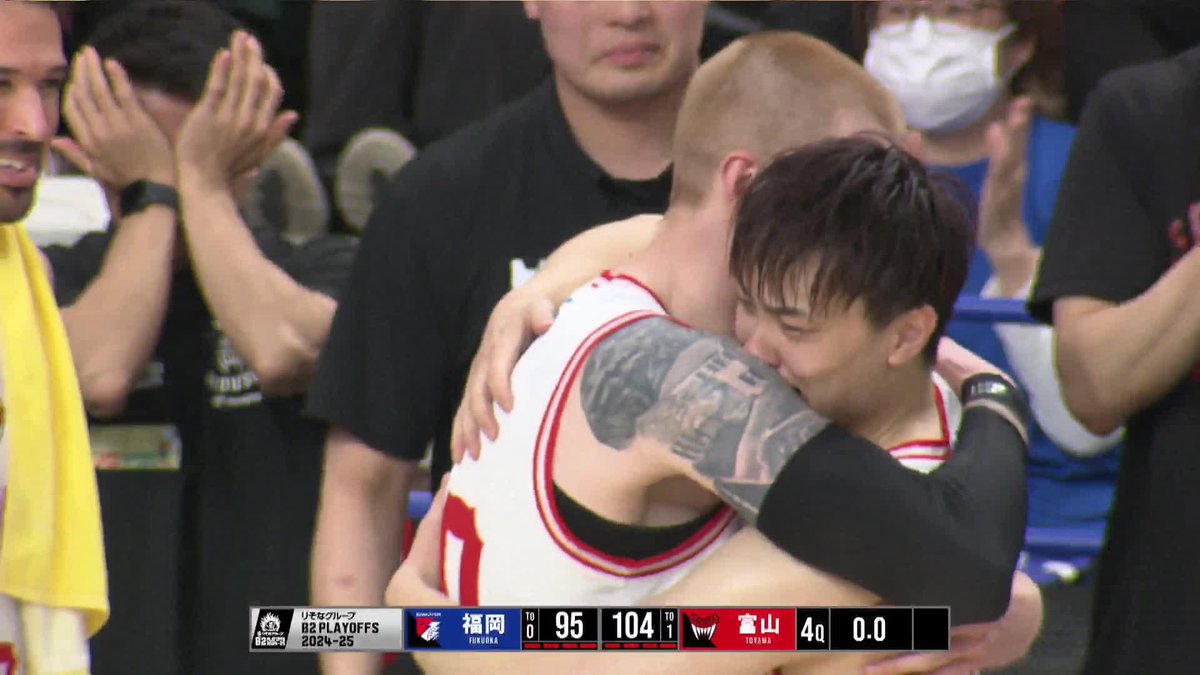 富山一丸で戦い抜いた #富山グラウジーズ 見事アウェーで連勝し、1年でのB1復帰👏 チームを牽引し続けた宇都直輝は想いが溢れる。 📡バスケットLIVEで見逃し視聴 富山グラウジーズ #Bリーグ #りそなグループ #B2プレーオフ