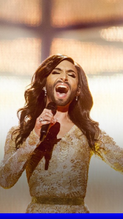 💬 "L'Eurovision est une scène sur laquelle on peut être qui on est vraiment" 🏳‍🌈 Le journaliste Fabien Randanne nous raconte trois grands moments LGBTQ+ de l'Eurovision qui ont marqué le concours