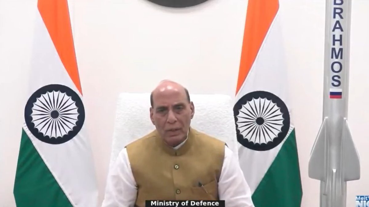 मैं उत्तर प्रदेश के माननीय मुख्यमंत्री श्री योगी आदित्यनाथ जी का विशेष आभार प्रकट करता हूं, यदि इतने कम समय में ब्रह्मोस की Integration and Testing Facility की स्थापना हो सकी, तो इसके पीछे योगी जी का बहुत बड़ा योगदान है: माननीय रक्षा मंत्री श्री Rajnath Singh जी