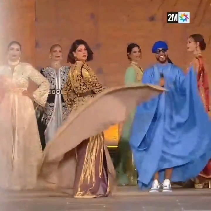 Le #Caftan Marocain dans toute sa splendeur.. 🇲🇦 De véritables œuvres d'art, alliant modernité, maîtrise artisanale et élégance intemporelle, portées par les créateurs et les artisans les plus talentueux. 📌 [Re] Voir le Grand Défilé Caftan 2025 :