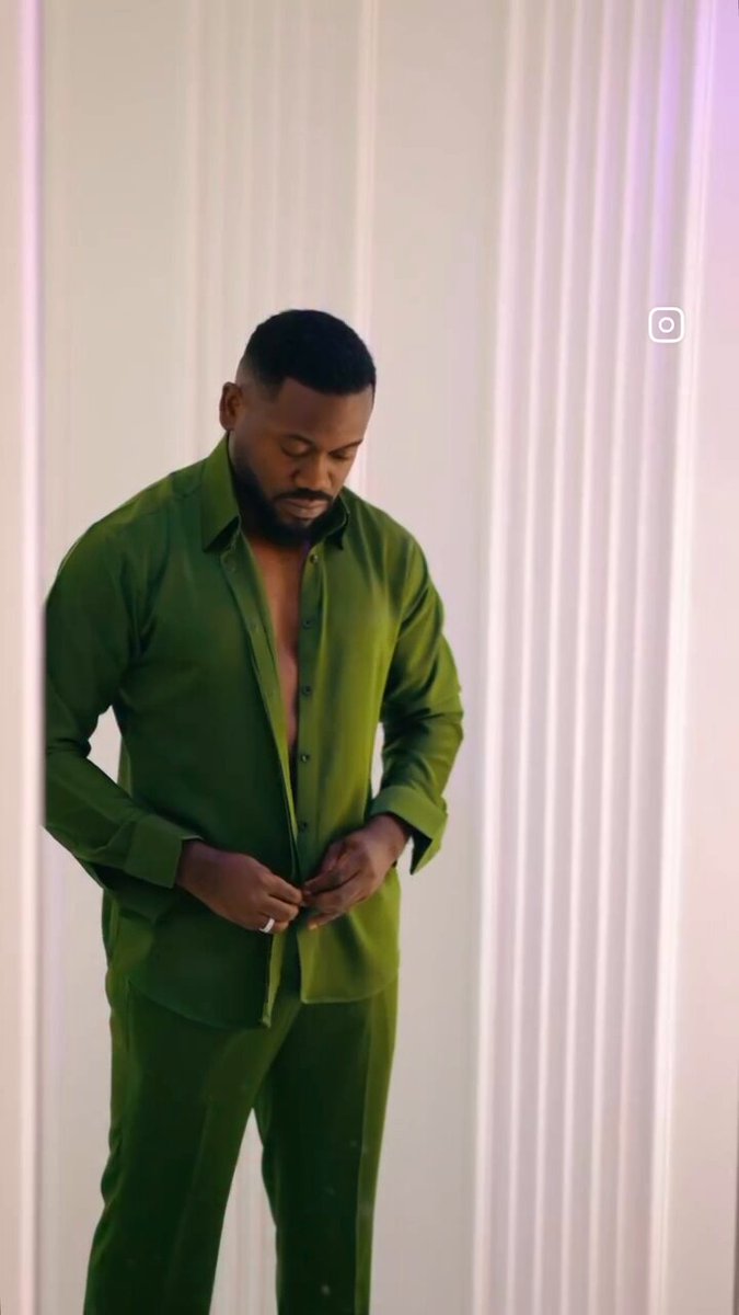Leave styling and steeze for Yoruba men 😍 Deyemi okanlawon !
