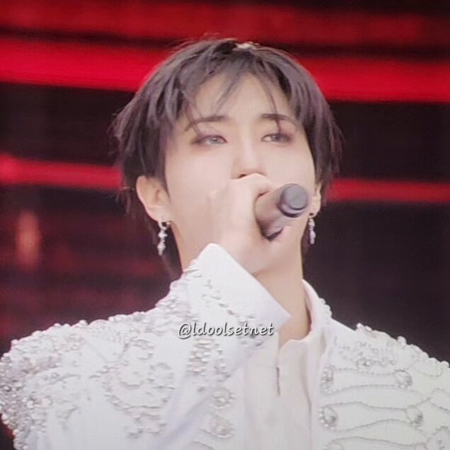 🐿️please have…please have fun until the end! thank you! *turns to lk* huh? 🐰I’m not having fun 🐿️oh? why’s that? 🐰you’re cute 🐿️yeah, yeah, thank you!
