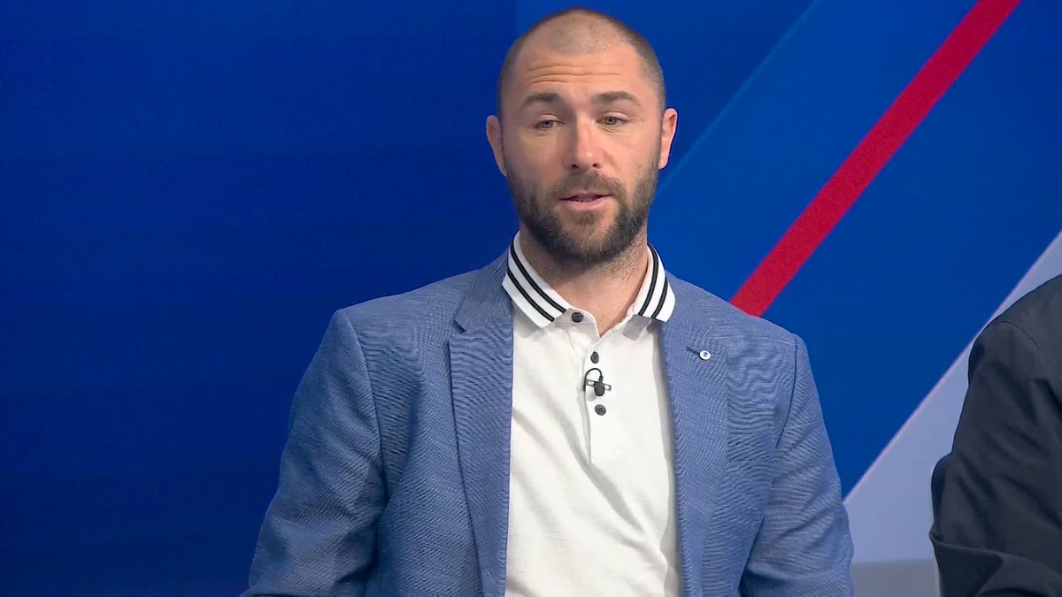 "He knows exactly what he's doing" 😡 Chelsea are down to 10 men after Nicolas Jackson was sent off for an elbow on Botman 🟥