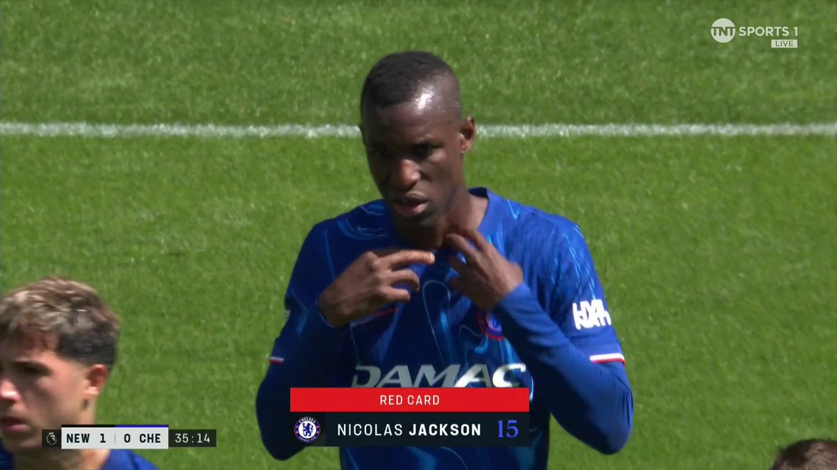 CHELSEA DOWN TO 10 MEN Nicolas Jackson is shown a red card for his foul on Sven Botman 🟥 📺 TNT Sports & discovery+ UK
