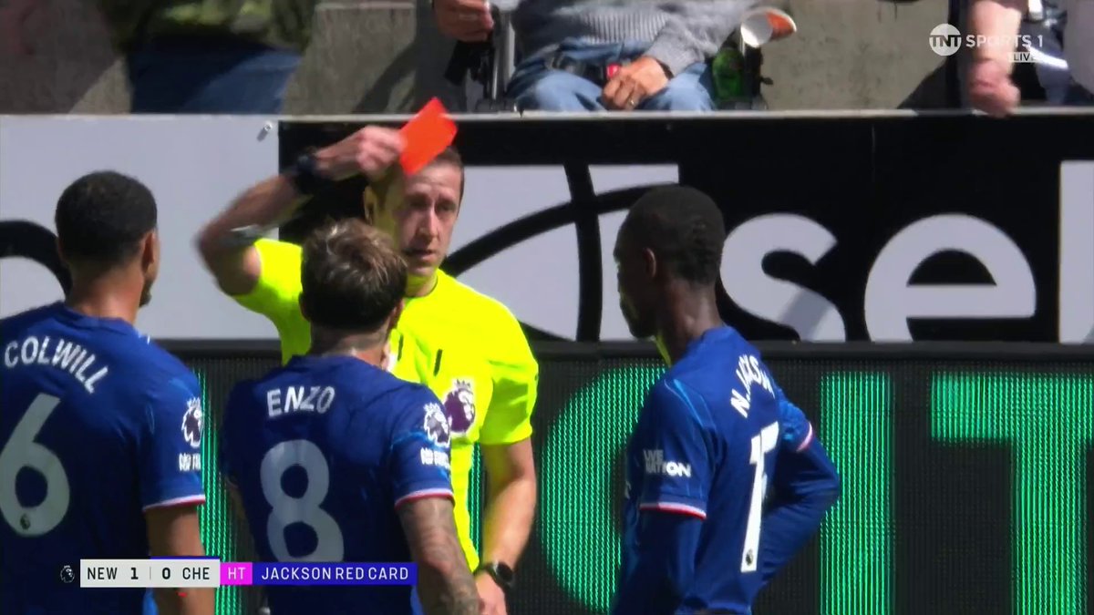 "He gave the referee no choice" 🟥 The panel take a look into Nicolas Jackson's red card challenge on Sven Botman 📺 TNT Sports &amp; discovery+ UK