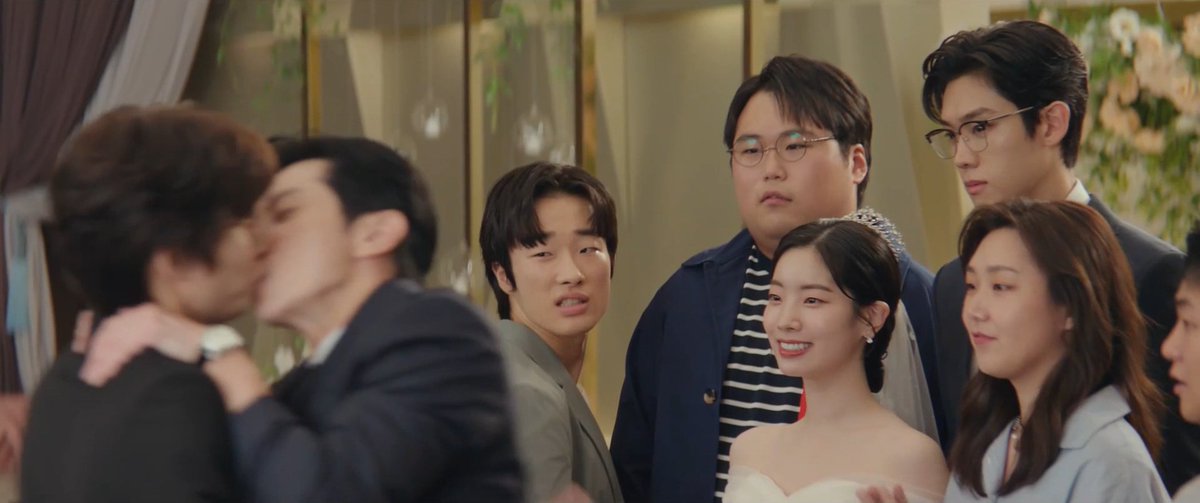 DAHYUN'S REACTION TO TWO MEN KISSING, HER SMILE 😭