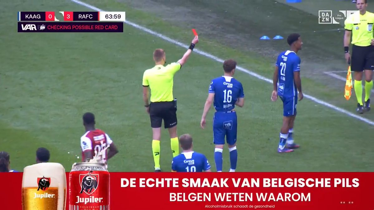 🟥 | KAA Gent moet met 🔟 verder na een rode kaart voor Noah Fadiga. 😬 #GNTANT