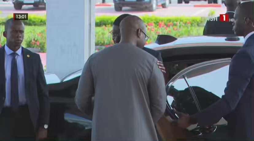 🚨📌Le Président de la République a quitté Dakar ce matin en direction d'Abidjan.. Il a été salué à son départ par le PM Ousmane Sonko👍🏻