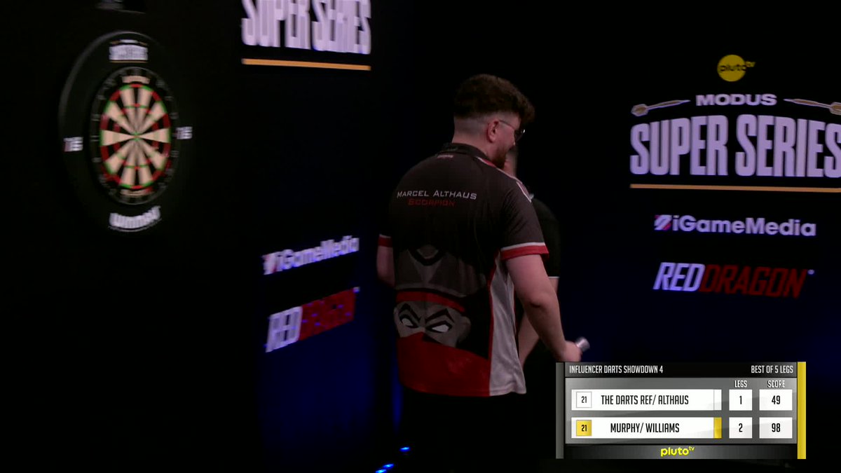 THE DARTS REF FIGHTS BACK! 🥳 Cheeky 49 checkout from the darts ref pushes the game equal 2-2! 😎 Red Dragon Darts