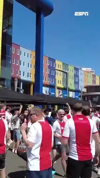 De goals van Feyenoord worden met luid gejuich ontvangen in Amsterdam! 📍👀 #feypsv