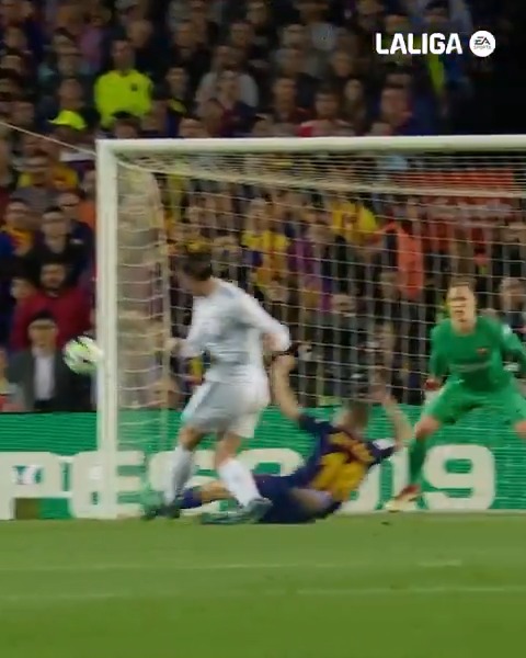 Gareth Bale, ElClasico'da ayak içi enfes bir vuruşla golünü atıyor 🤩