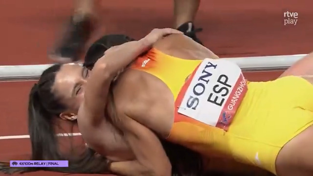 ¡¡Medalla 🥈 en el Mundial de relevos de Cantón!! Espe Cladera, Jaël-Sakura Bestué Ferrera, Paula Sevilla y Maribel Pérez han confirmado su sensacional actuación de la 1ª jornada en la final de los 4x100 femeninos #WorldRelays en DIRECTO: